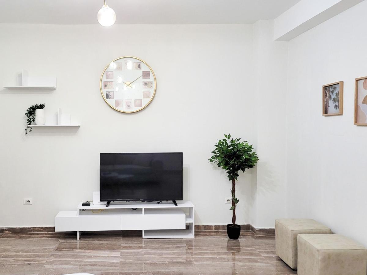 One-Bedroom Gem By The Square Tirana Buitenkant foto