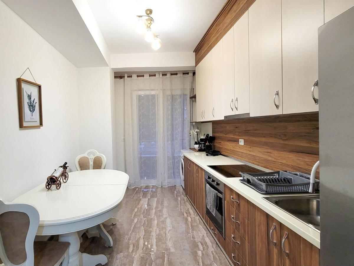 One-Bedroom Gem By The Square Tirana Buitenkant foto