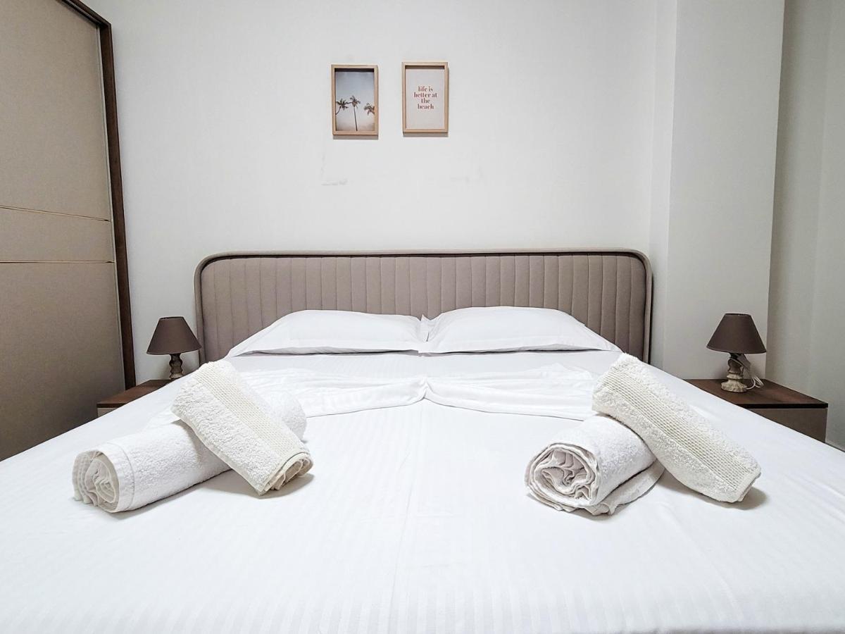 One-Bedroom Gem By The Square Tirana Buitenkant foto