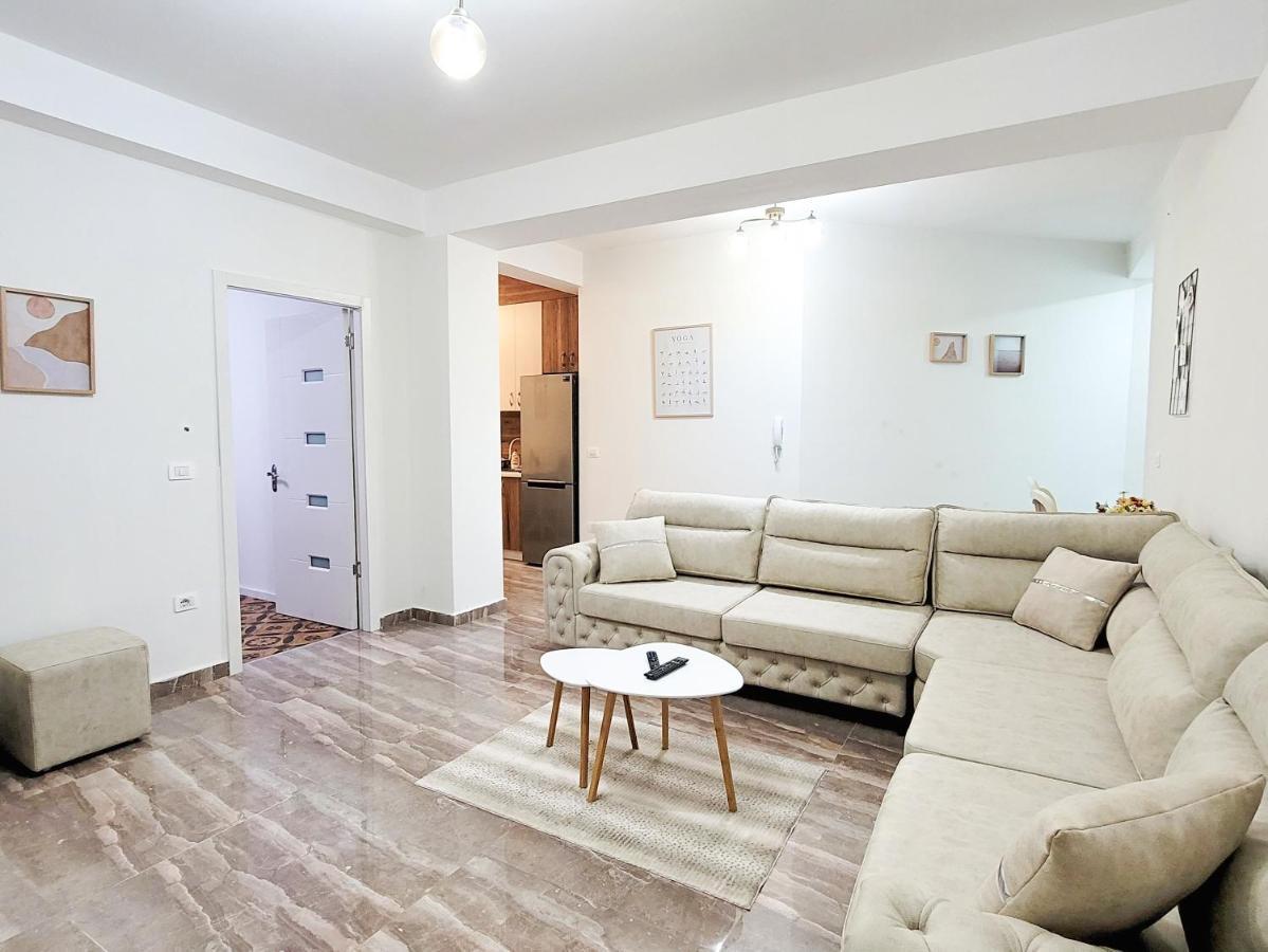 One-Bedroom Gem By The Square Tirana Buitenkant foto