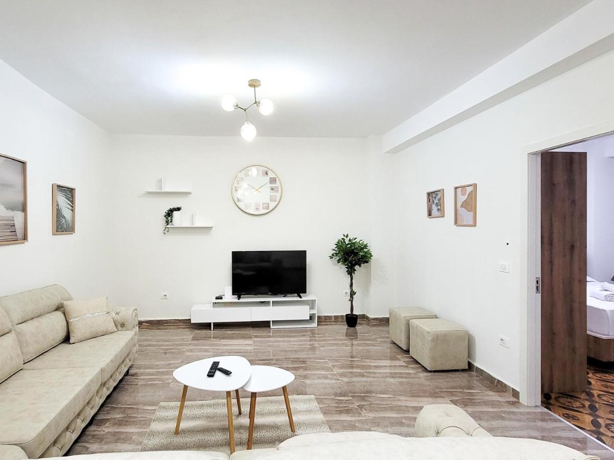 One-Bedroom Gem By The Square Tirana Buitenkant foto