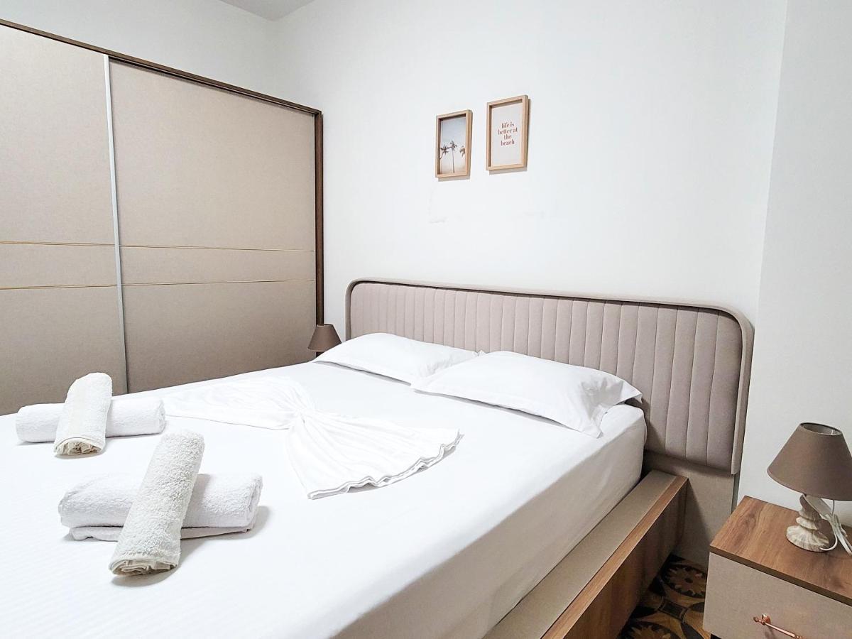 One-Bedroom Gem By The Square Tirana Buitenkant foto