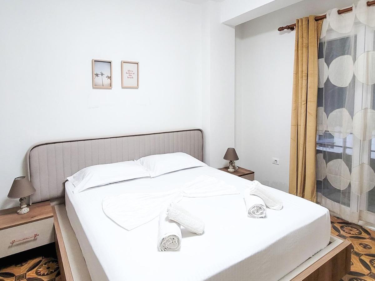 One-Bedroom Gem By The Square Tirana Buitenkant foto