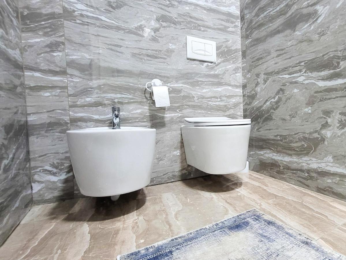 One-Bedroom Gem By The Square Tirana Buitenkant foto